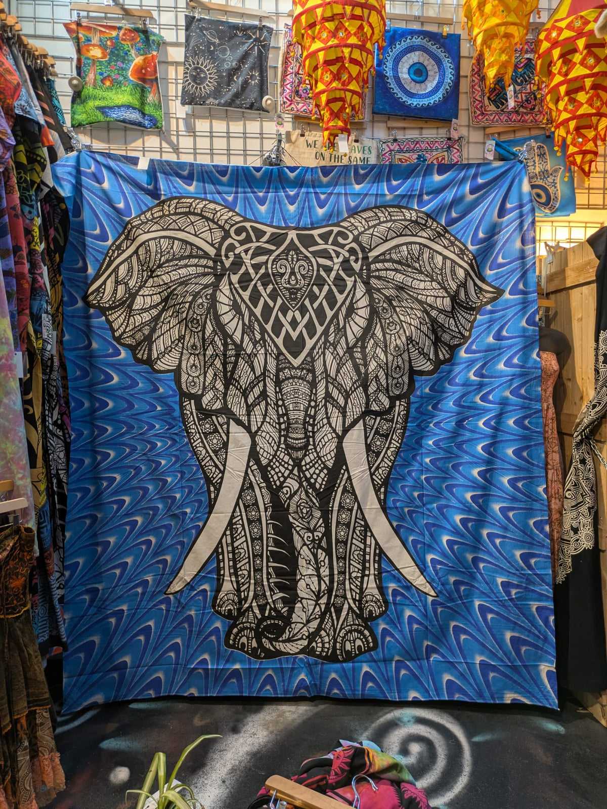 Big Elephant psychedelic background Large double bedspread wall hanging tapestry 210cm x 240cm