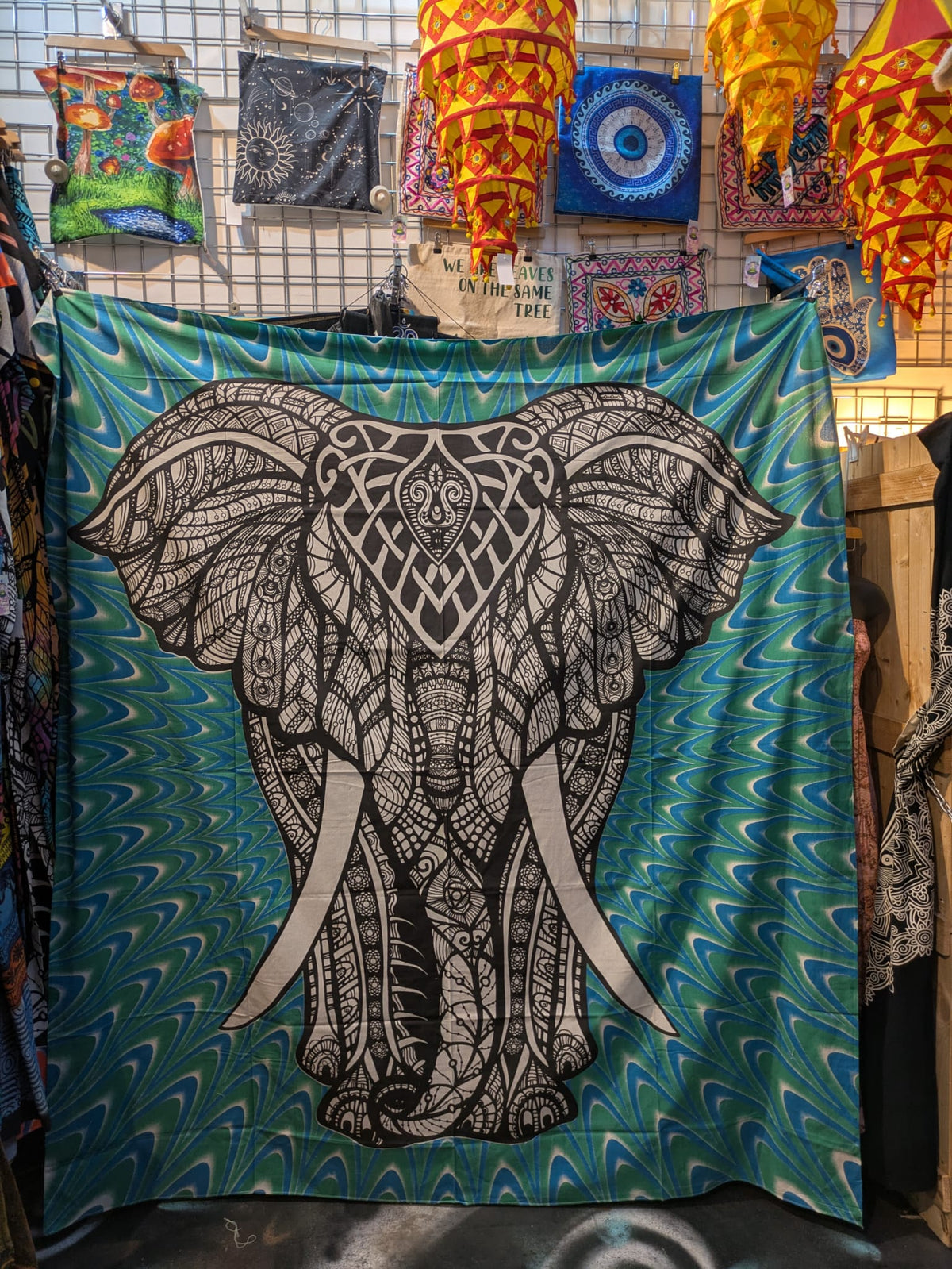 Big Elephant psychedelic background Large double bedspread wall hanging tapestry 210cm x 240cm
