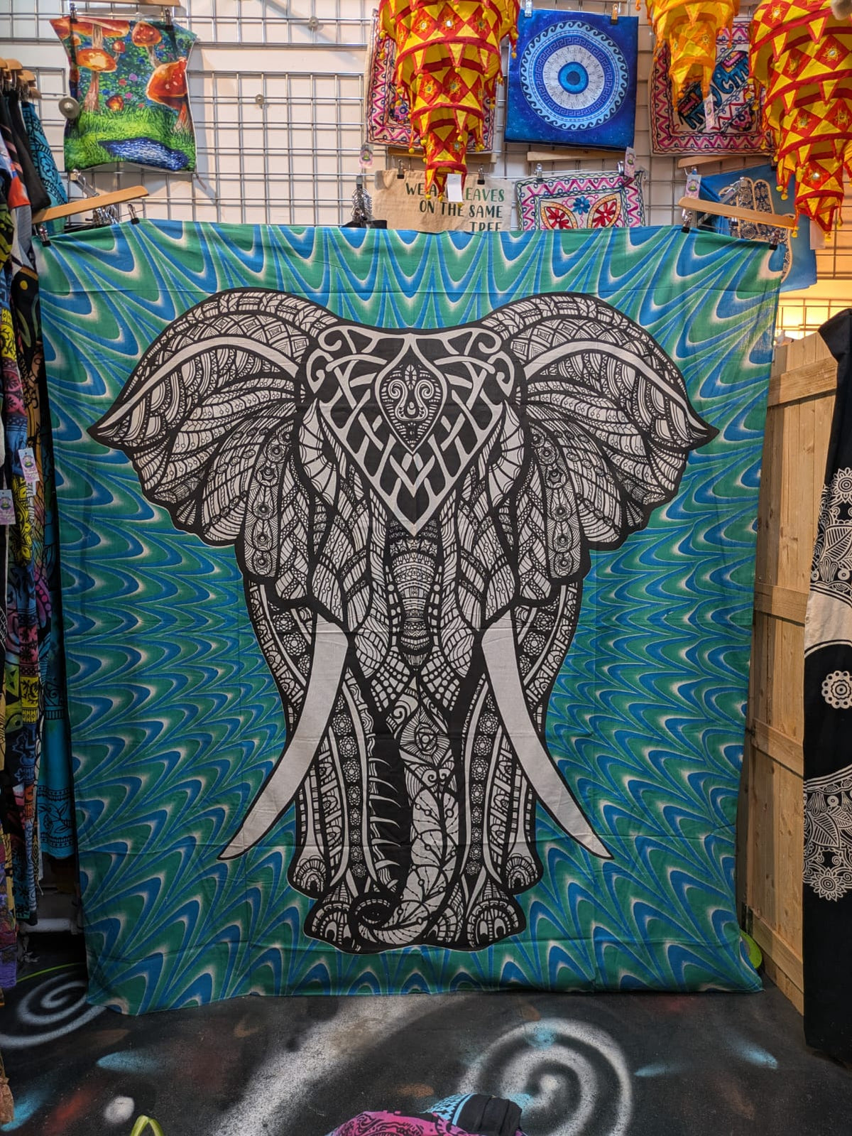 Big Elephant psychedelic background Large double bedspread wall hanging tapestry 210cm x 240cm