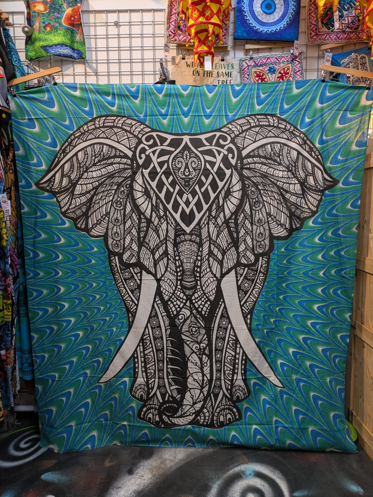 Big Elephant psychedelic background Large double bedspread wall hanging tapestry 210cm x 240cm