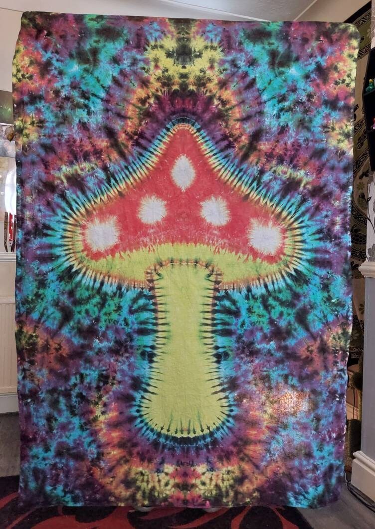 Magic Mushroom handmade Tie Dye Tapestry Wall Hanging Bedspread