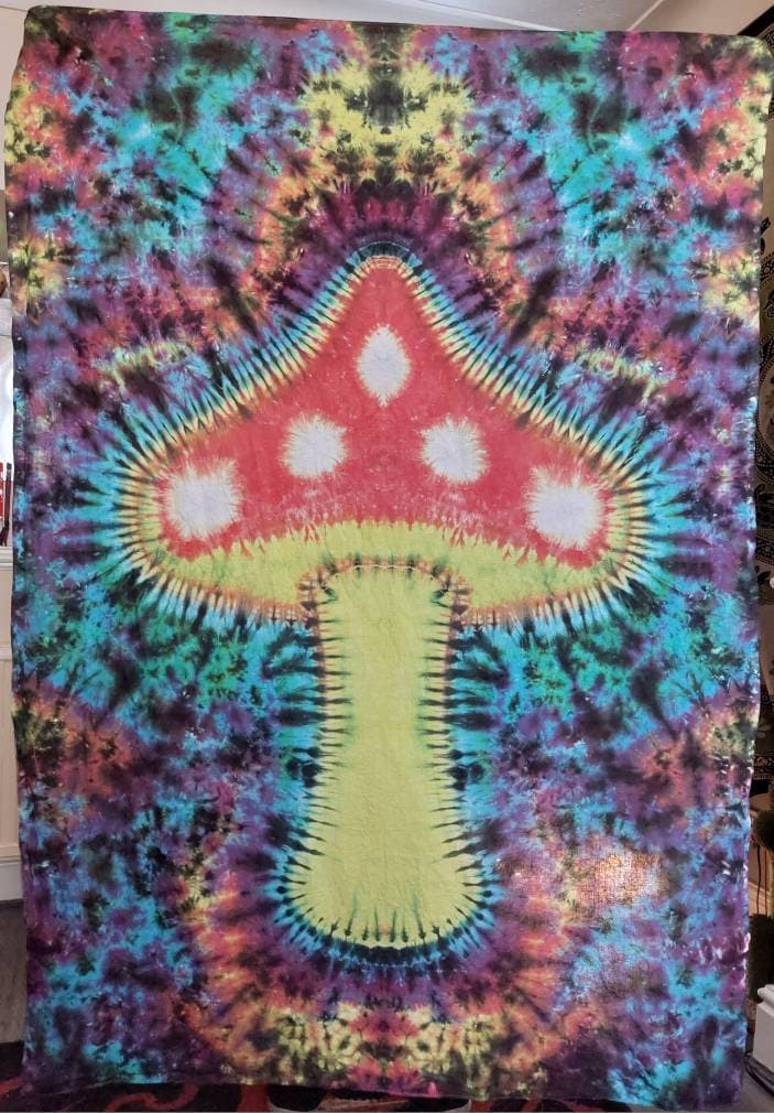 Magic Mushroom handmade Tie Dye Tapestry Wall Hanging Bedspread