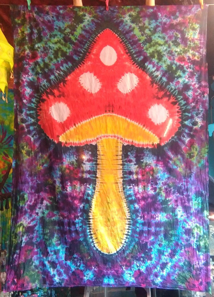 Magic Mushroom handmade Tie Dye Tapestry Wall Hanging Bedspread